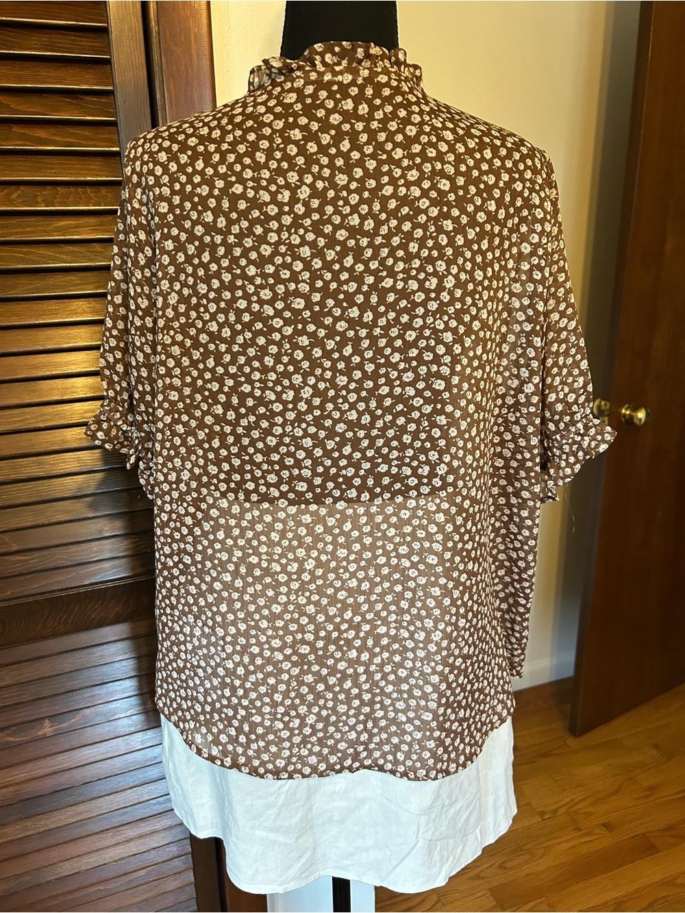 Sheer Brown Floral Button-Front Blouse - Picture 5 of 6
